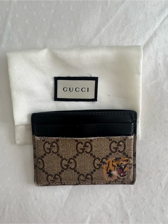 Gucci Other - Gucci GG Supreme Card Holder in Beige and Brown pattern.
